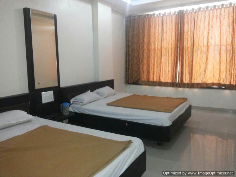 Hotel Sai Galaxy Inn 舍地 客房 照片