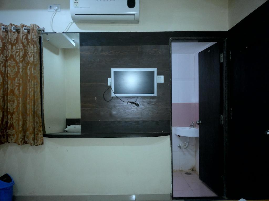 Hotel Sai Galaxy Inn 舍地 客房 照片