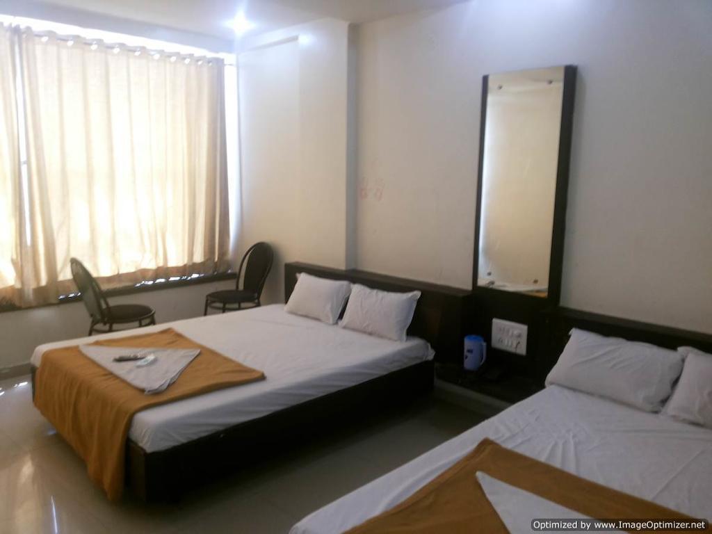 Hotel Sai Galaxy Inn 舍地 客房 照片
